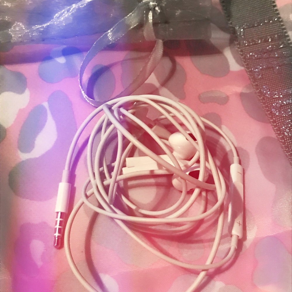Earbuds - Picture 2 of 3
